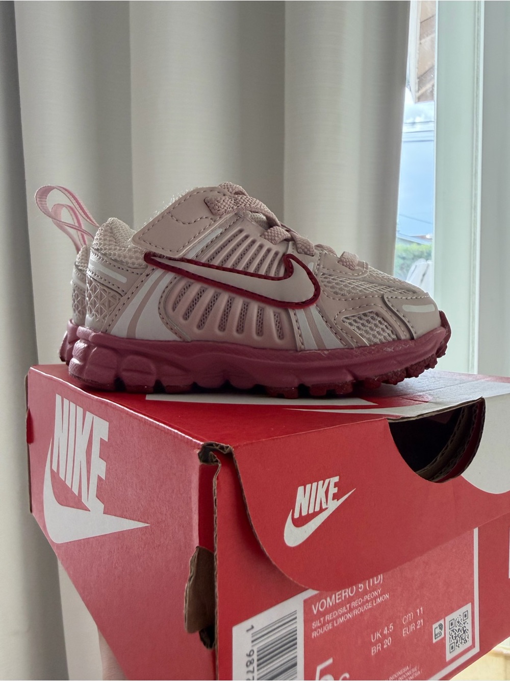 Nike Kids' Pink Trail Runner Sneaker VOMERO